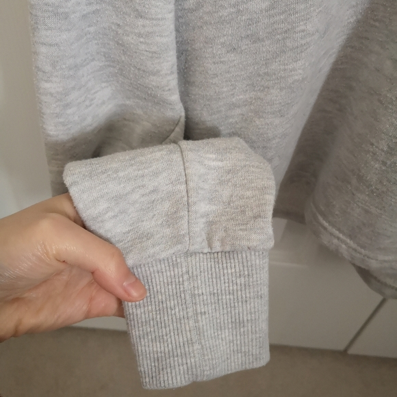 Forever 21 cropped gray hoodie with flower detail - Picture 2 of 5